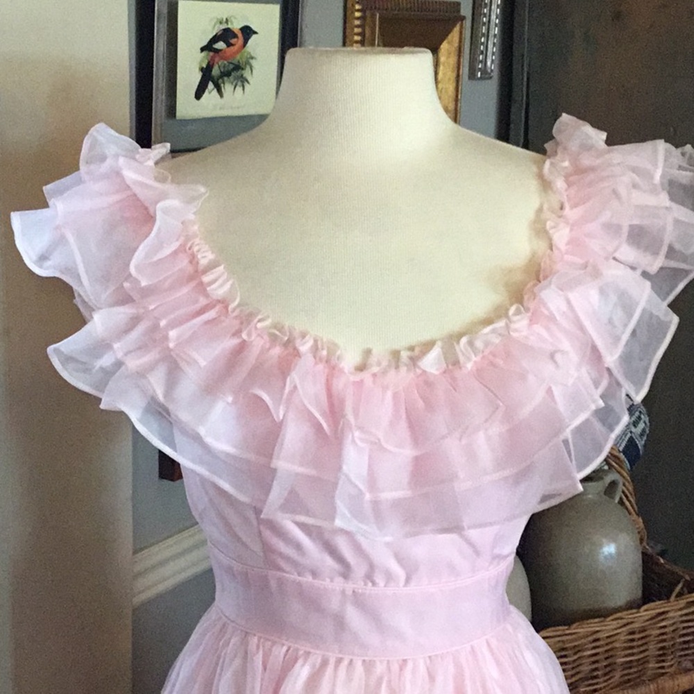 VintagePink Lorrie Deb Gown - Picture 2 of 8